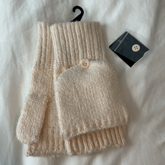 Torrid Cable Knit Gloves - Picture 4 of 4